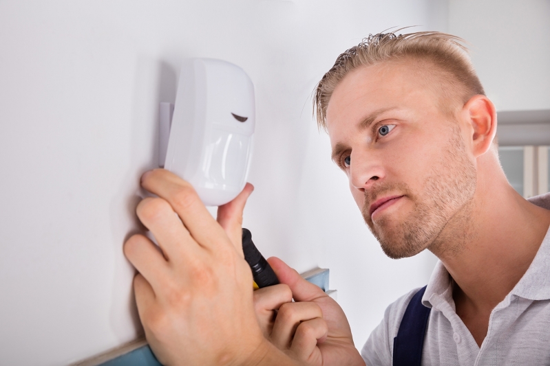 Instalação de Sistemas de Alarme com Sensor de Presença Aeroporto - Instalação de Sistema de Alarme com Câmera